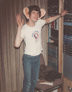 A young and foolish Simon Sheppard poses before an effects rack